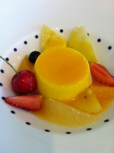 フルーツとココナッツ風味のババロア